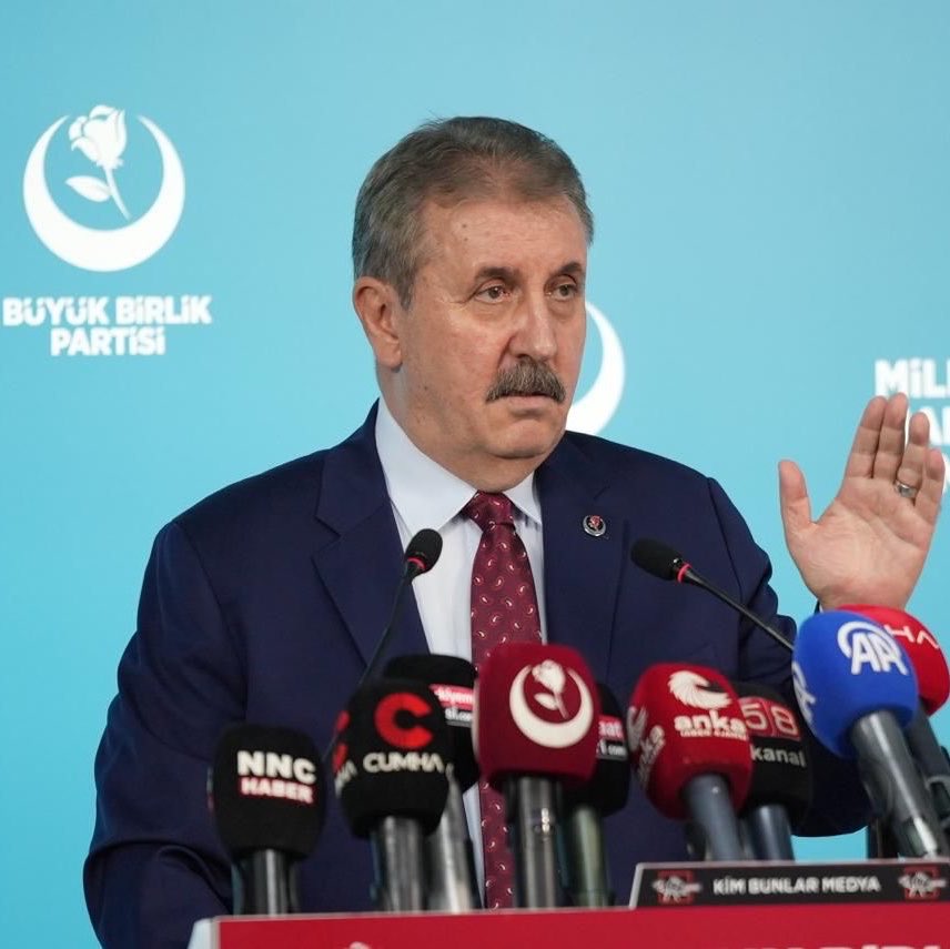 thshaber's tweet photo. BBP lideri Mustafa Destici:

“Mardin ve Mersin’de, terör örgütü PKK'nın  15 Ağustos 1984 Eruh ve Şemdinli saldırılarının yıl dönümünde düzenlenen provokatif gösteriler ve kutlamalar “süreç zarar görmesin” gerekçesiyle görmezden gelinmemelidir.

Tam da bu sebeple terörle müzakere edilmez, mücadele edilir dedik.”
