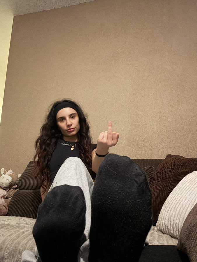 DaarkMillla's tweet photo. J’aime les soumis qui me laisse décider quand on arrête  #moneyslave #soumis #dominatrice #feetfetish #fetichisme #paypig #larbin
#dijon #bourgogne #maitresse #pied
#moneymiss #attache #ligoter #bâillonner #slave #virtuel #paris #soumisparis #feetworshi̇p https://t.co/5D5e3n3MKg