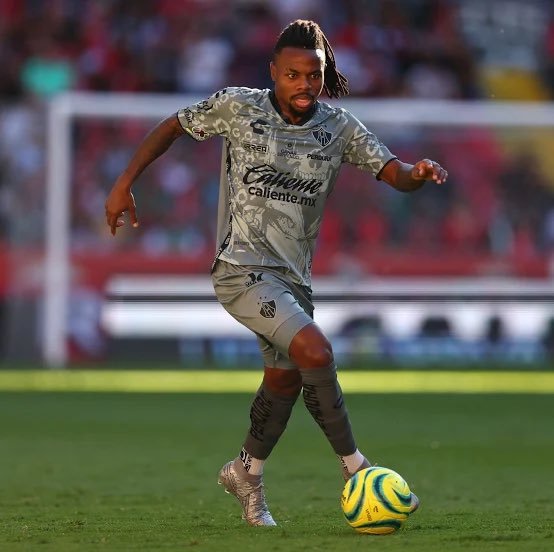 espaci0rojo's tweet photo. 🚨 Comenta @PSierraR que Independiente puso sus ojos en Jhon Murillo, extremo venezolano de América de Cali.

🔴 El Rojo estaría interesado en contar con el futbolista de 30 años y, ambos clubes podrían iniciar negociaciones en los próximos días.

👀 Por ahora no hay oferta formal ni acuerdo, pero Murillo aparece como una de las opciones que analiza Independiente.