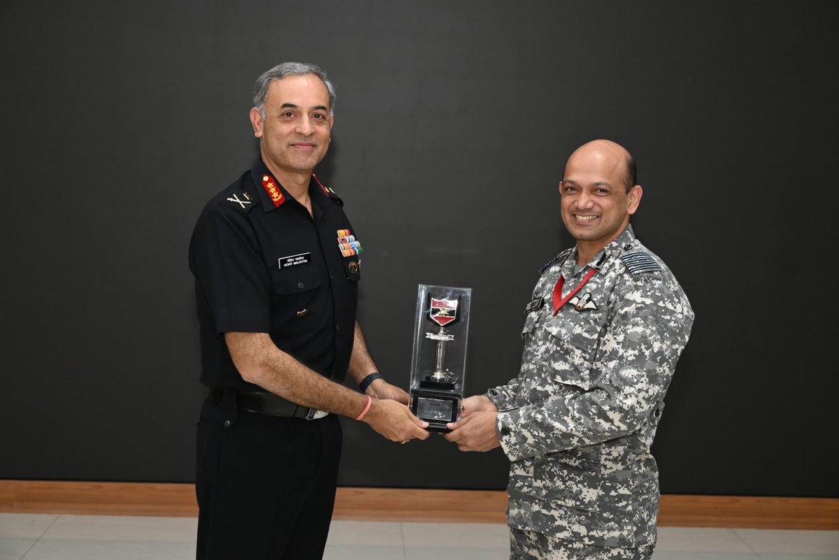 SWComd_IA's tweet photo. Shaping Future Leaders. Preparing for Tomorrow's Battlespace.
Student Officers of HDMC-22 visited #SaptaShaktiCommand Headquarters. Lt Gen Mohit Malhotra, #ArmyCommander, interacted with the officers and shared insights into the Command's operational and logistics dynamics.
The interaction focused on Multi-Domain Operations, capability enhancement, technology absorption and human resource upskilling, providing future leaders valuable perspectives on evolving operational requirements and the changing security environment.
#IndianArmy #SaptaShaktiCommand #FutureLeaders #MultiDomainOperations #CDM_IDS
@adgpi
@HQ_IDS_India
@SpokespersonMoD
@PRODefRjsthn