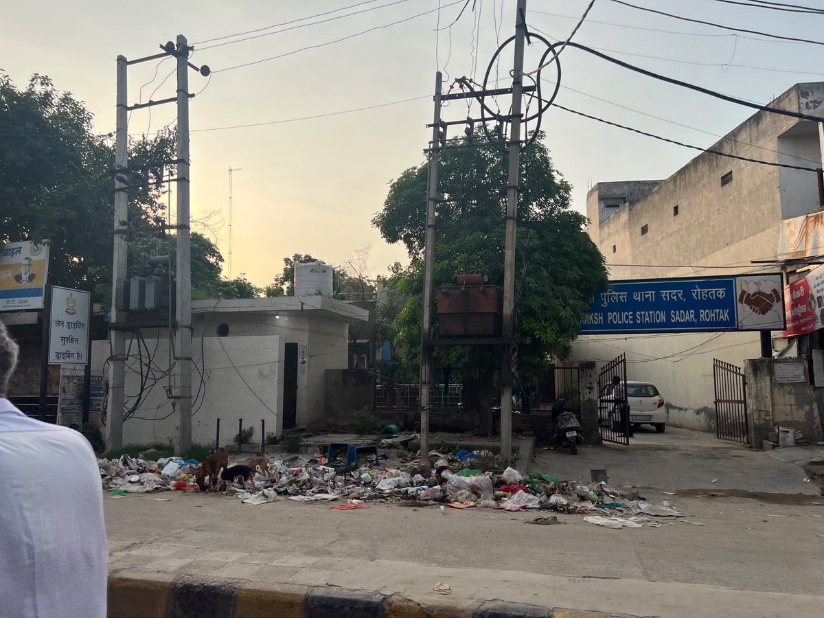 jitendergulia83's tweet photo. Expectation Vs Reality- On vacation with my kids from USA to show them my hometown and India’s growth story. Instead saw waste dumps across my hometown Rohtak. even outside a police station. Kids shocked and asked: "how does government allow this to happen” , I had no answer. https://t.co/H3DPFfpYnF