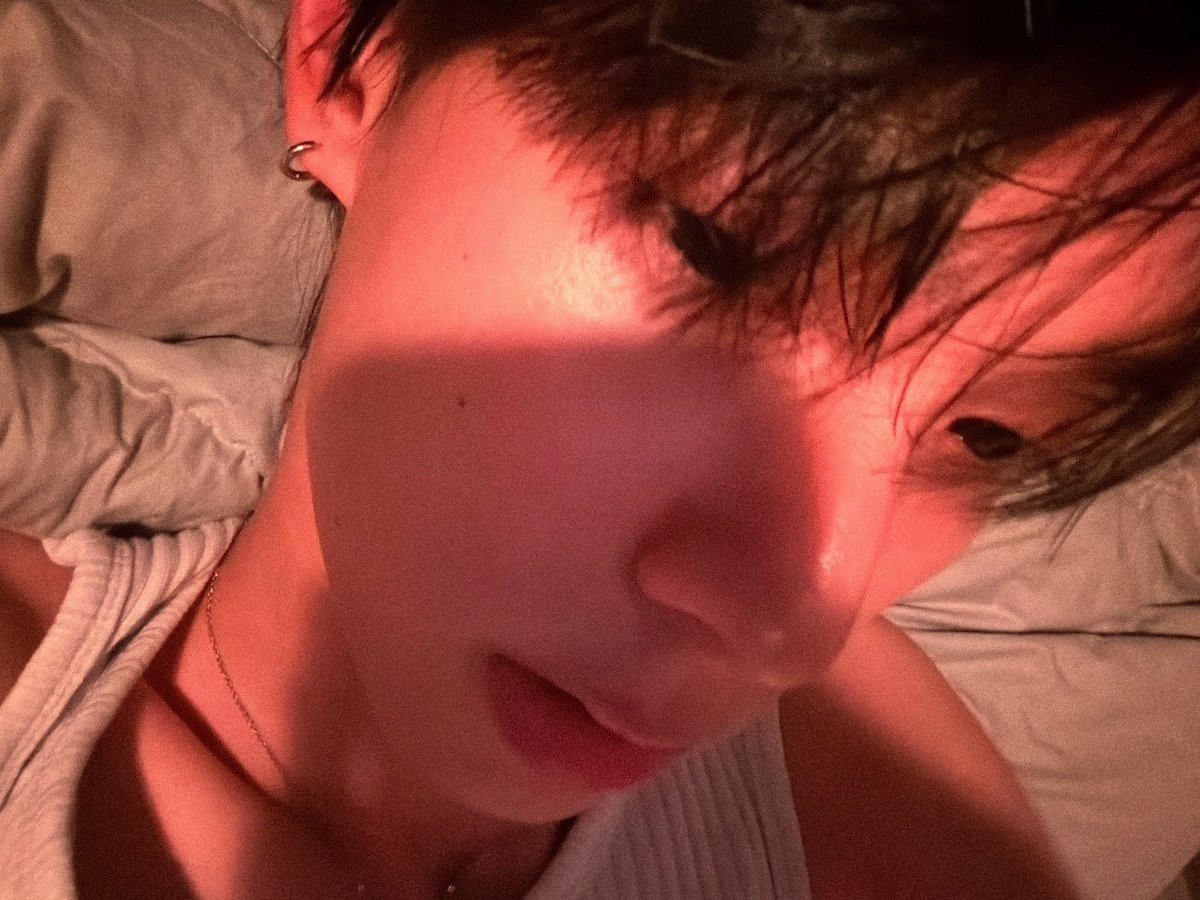 leaf_l04ve's tweet photo. 이만큼 나이차이나는 사진을 한게시물에가져오시면
나는오득할까.....,.. https://t.co/MGx1WfbayH