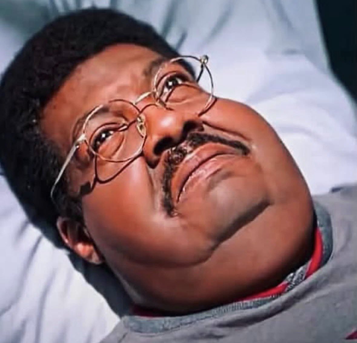 olesoul57_2's tweet photo. Me laying down after finishing my food and wanting something sweet to eat immediately after https://t.co/qsK5xwo5UB