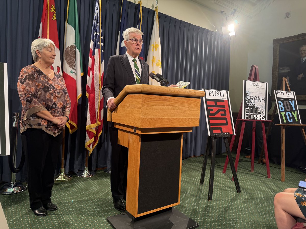 lmcgaughy's tweet photo. At Capitol press conference, @DanPatrick promises a new law that knocks down the letter grade of schools that don’t remove books he says are “dirty, filthy and vulgar.”

“We’re coming for the books. We’re asking that you do it on your own.”

Patrick is joined by Bonnie Wallace. https://t.co/mL2S1C3OAQ