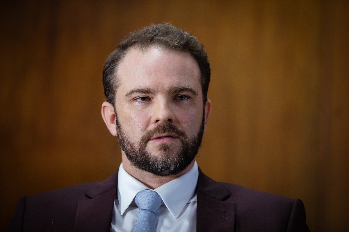 exame's tweet photo. Durigan diz que MP do fim da Taxa das Blusinhas é prioridade do governo
https://t.co/FrpknwxdWr https://t.co/DUnq1VUlBa