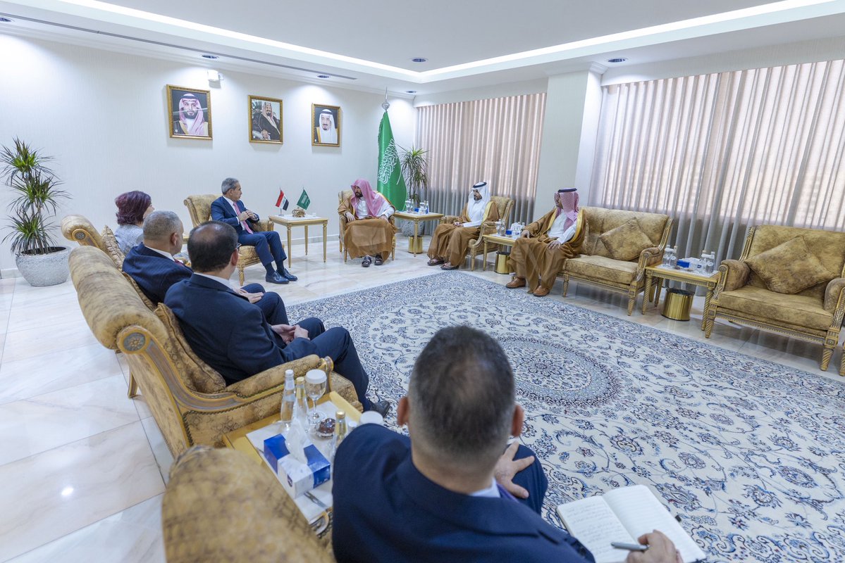MojKsa's tweet photo. معالي وزير العدل رئيس المجلس الأعلى للقضاء المكلف الدكتور وليد بن محمد الصمعاني يلتقي في الرياض رئيس مجلس القضاء الأعلى في جمهورية العراق الدكتور فائق زيدان، ويبحث معه تعزيز التعاون القضائي والقانوني، وتبادل الخبرات والمعارف بين البلدين. https://t.co/kgAX2XF5zZ
