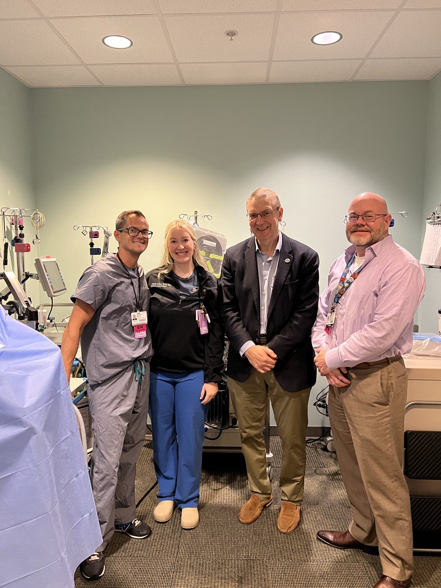 DrGilesPeek's tweet photo. Visiting with the UAMS ECMO team @FOAMecmo #woopigsooie https://t.co/A8dgUkUuVf