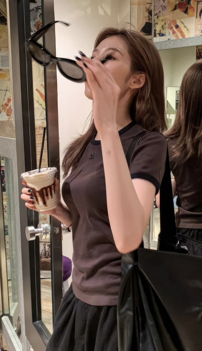 hwannh's tweet photo. remember when sana... https://t.co/q21Ga0g3nC