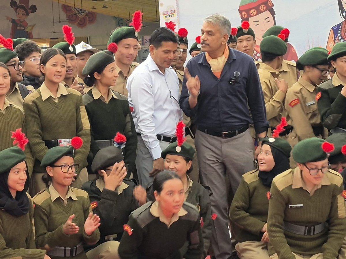 NCCDteJKL's tweet photo. NCC Cadets of 1 Ladakh Bn participated in #LadakhBookFest, organised by @nbt_india &amp; @adgpi
Cadets gained valuable insights from Col Raina’s discourse on Skardu &amp;an inspiring session by decorated veteran Lt Gen Devendra Pratap Pandey, PVSM, UYSM, AVSM, VSM.@HQ_DG_NCC @prodefleh https://t.co/AGNR7K8hud