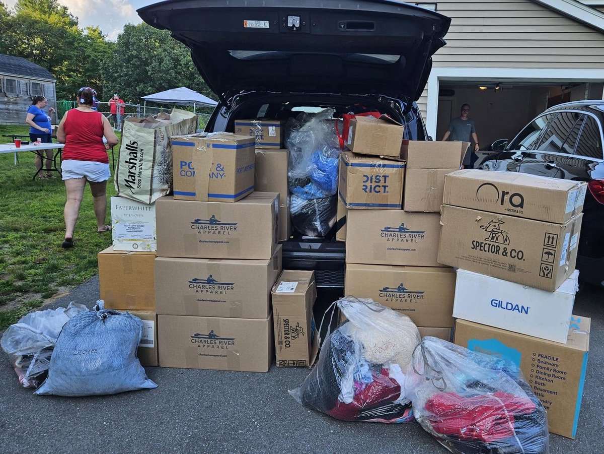 veteransinc1's tweet photo. Thanks to the members of the New England Promotional Products Association (NEPPA), several carloads of donations were collected yesterday. We’re grateful for their generosity, which will help support our Veterans Food Pantry tomorrow! 

#SupportingOurVeterans #CommunitySupport https://t.co/2iNBjXNP4b