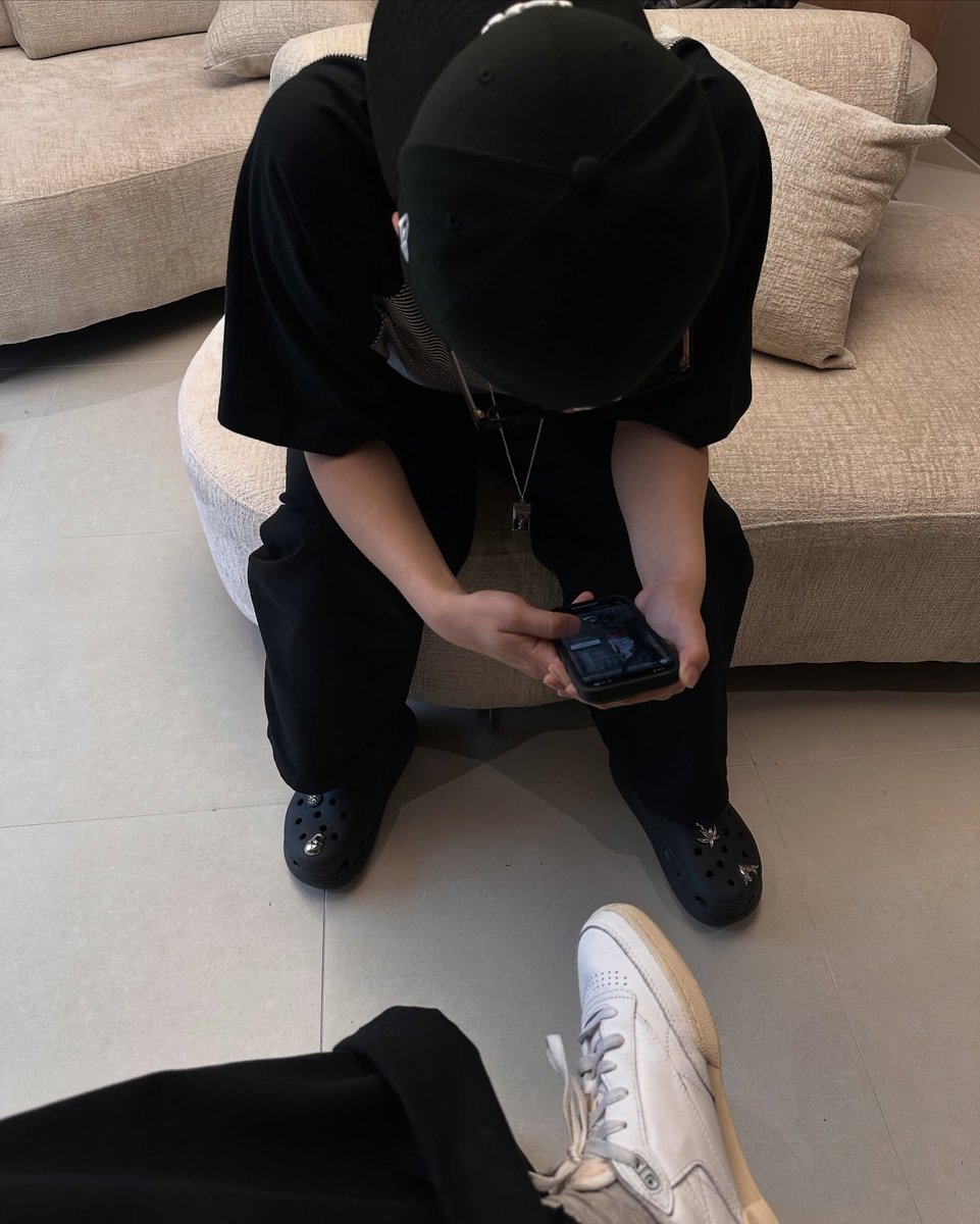 AdamsToni48639's tweet photo. 意味のない言葉を並べ替えても、結局のところ、自分という存在は掴めないまま。まぁ、そんなものだよね。 https://t.co/DU1D9dnynI