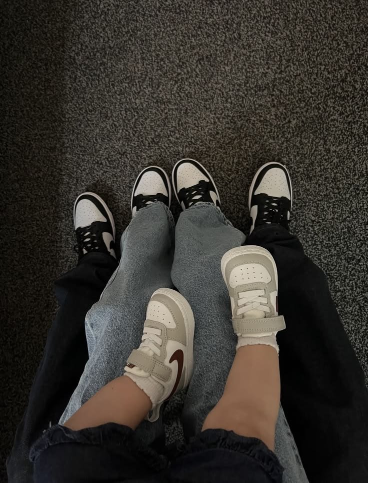 Namu_2409's tweet photo. Siempre Nike, nunca Converse https://t.co/R2iqcP7rXY