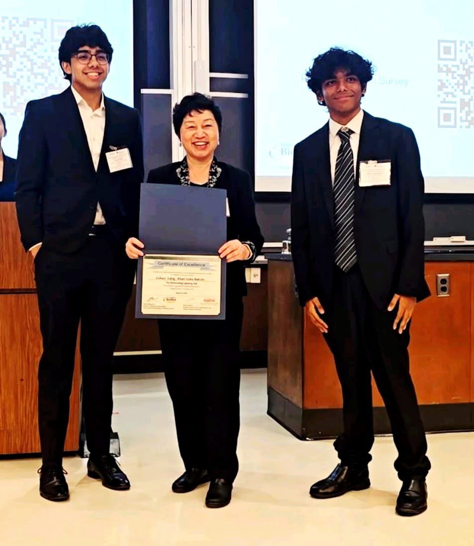 NKmondal's tweet photo. So incredibly proud of my #summer #students Zuhair Sidiq and Ahan Guha Bakshi! 🧬 They crushed their #poster + took home the #Outstanding #Lightning #Talk #Award!Congrats, team! #ProudMentor @BCM_Surgery @bcmhouston @BCMFromtheLabs @BCM_CVRI https://t.co/pXDCF2Uacs