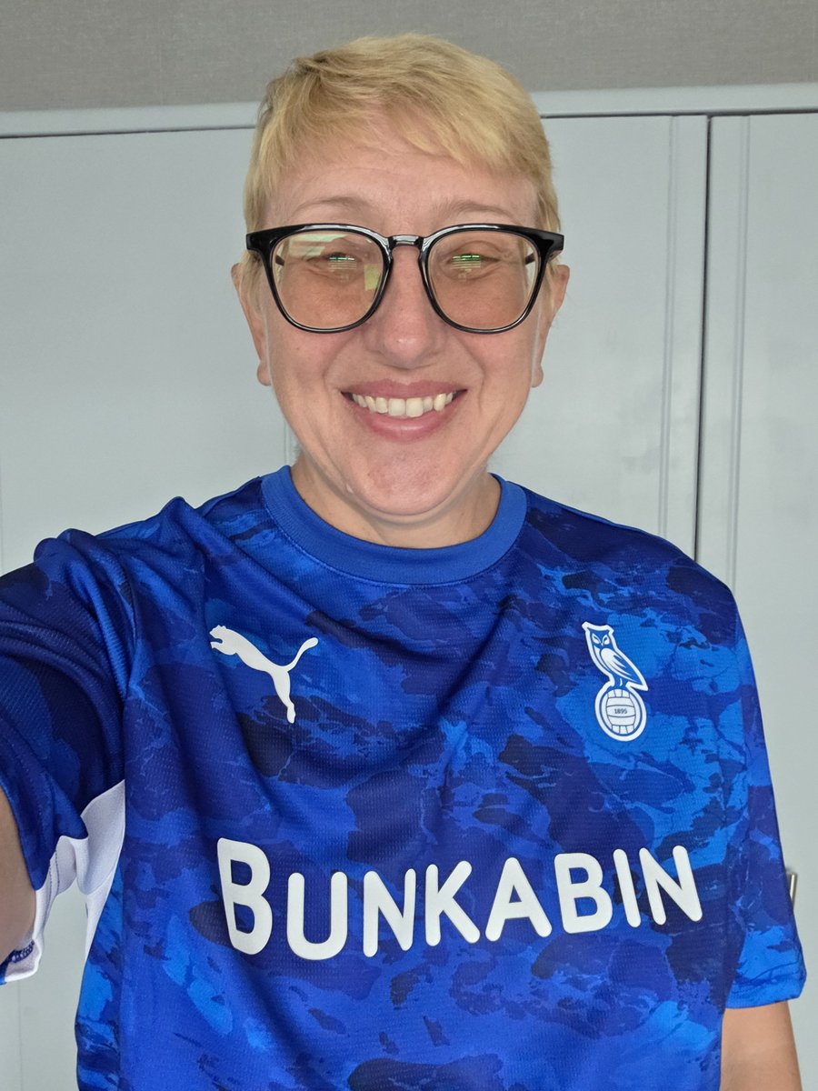 KittenHippy's tweet photo. Look what arrived today
My new Oldham shirt 💙🧡
#oafc #latics https://t.co/4JW3fAtHX6