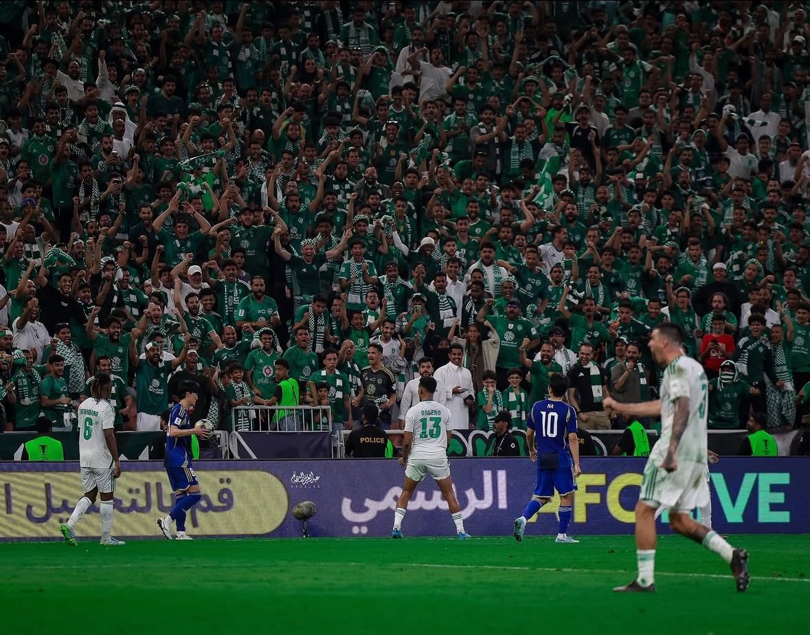 ooor2_'s tweet photo. رسالة لازم توصل لكل اهلاوي

اقسم بالله انهم يبغون الملعب فاضي ويتمنون و اشك ان بيدرون بيحضر المباراة اصلًا 

حضورك قدام ابها يغضبهم والاسهجان بيسوون نفسهم مايسمعونه 

اما عدم الحضور والمطالبات هاذا شيء دخيل على مدرجنا وشيء واستقطبوه بعض من الاهلاوية من الجار الضعيف حضوريًا فـ يصرفونها ويقولون مسويين مقاطعة 

في الملعب وصل صوتك وطالب بالافضل و اقمع خياراتهم الفاشلة

#السبت_موعدنا_لتلبيه_مطالبنا
