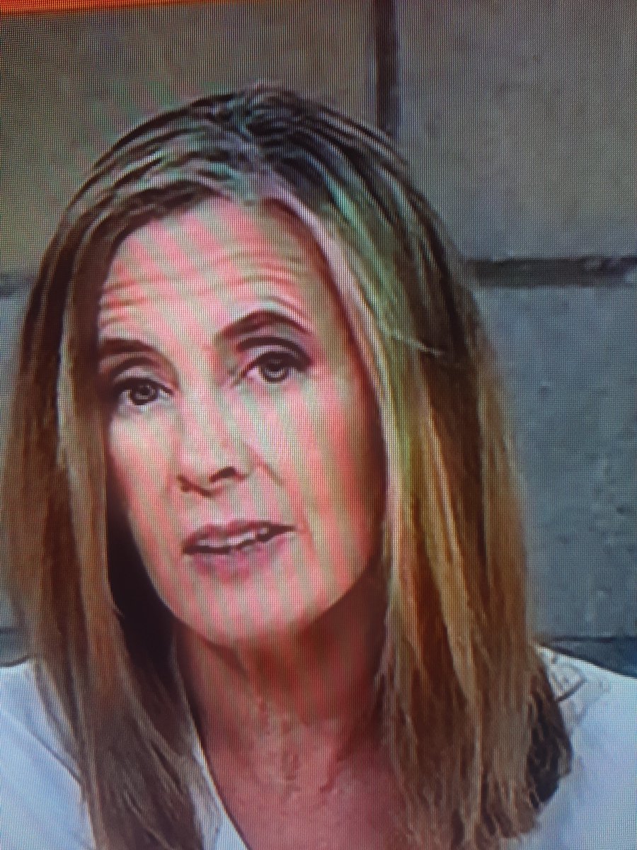 0fb639199202481's tweet photo. #MalasLenguas
Están hablando de Ayuso y su publicidad de bares fachas y áticos sin explicaciones, ella erre q erre contestando:
 Pedro Sanchez, peor.
Q aporta esta mujer a la tertulia, además del ridículo q esta haciendo? https://t.co/E6xTBLcJyP