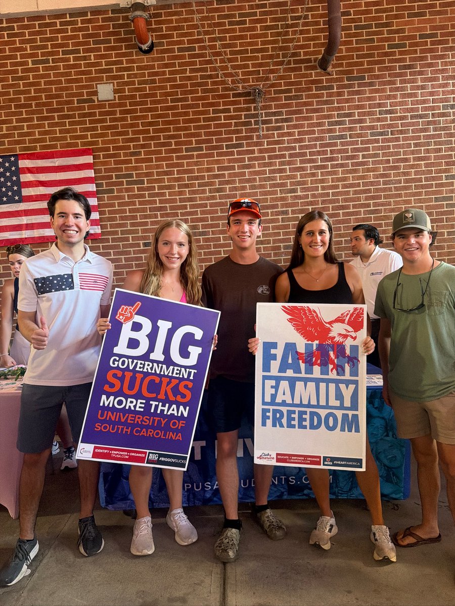 brileywalker1's tweet photo. What a day with @clemsontpusa at Tiger Prowl🐅✨

Dedication, incredible energy &amp; nonstop conversations brought over 250 students to our table. Only way to go from here is up⬆️🇺🇸

@TPUSA @tpusastudents https://t.co/k9UcHURSaJ