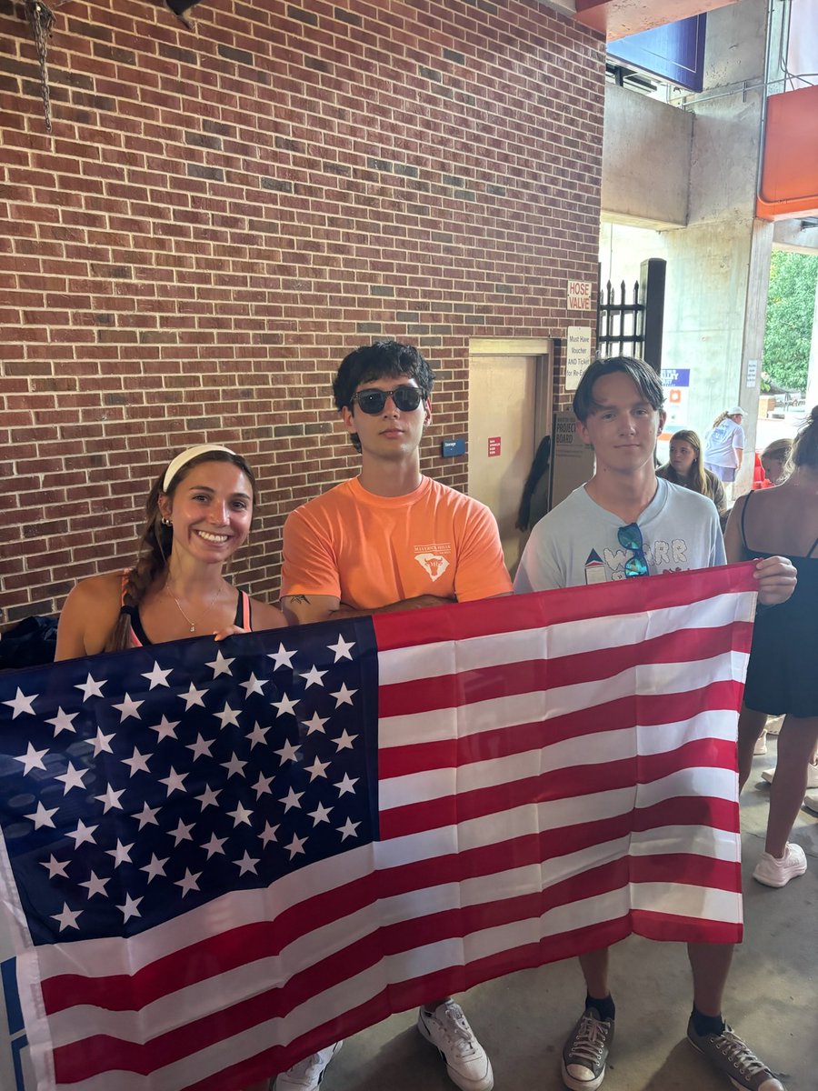 brileywalker1's tweet photo. What a day with @clemsontpusa at Tiger Prowl🐅✨

Dedication, incredible energy &amp; nonstop conversations brought over 250 students to our table. Only way to go from here is up⬆️🇺🇸

@TPUSA @tpusastudents https://t.co/k9UcHURSaJ