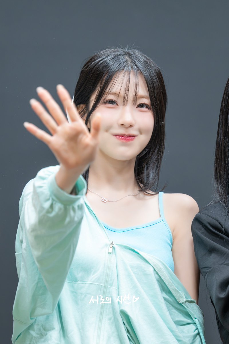 Eyes_line_9's tweet photo. 20260816 애플뮤직 팬사인회 🍑

#프로미스나인 #fromis_9
#백지헌 #BaekJiheon #Jiheon https://t.co/cVnbwoSYtk