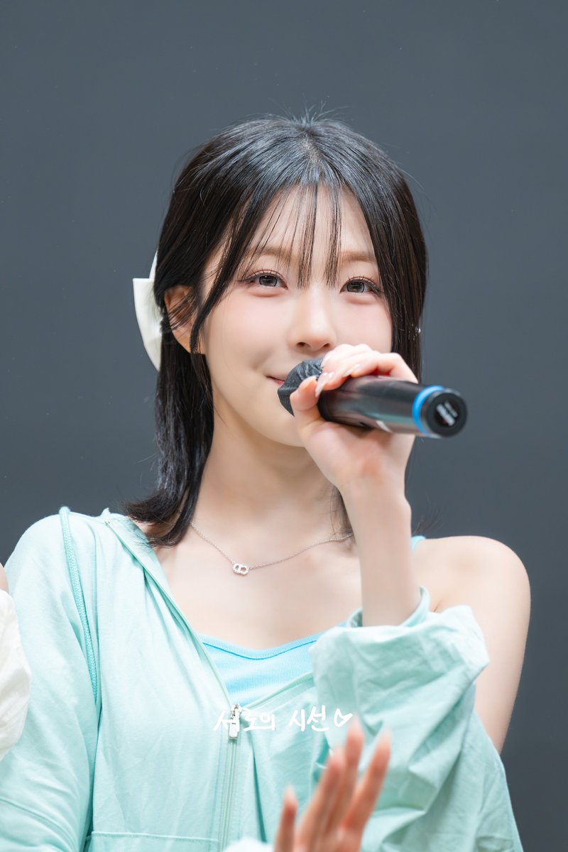 Eyes_line_9's tweet photo. 20260816 애플뮤직 팬사인회 🍑

#프로미스나인 #fromis_9
#백지헌 #BaekJiheon #Jiheon https://t.co/cVnbwoSYtk