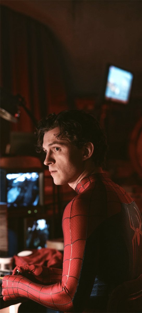 loockzcreenss's tweet photo. Lockscreen &amp; wallpaper Peter Parker 
#spidermanbrandnewday 

RT se salvar  /mands https://t.co/Wdp3IuM8Zn