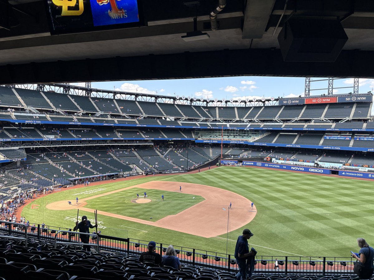 snarkbox's tweet photo. I took me out to the ball game! #mets #padres https://t.co/ScWTvxPyY2