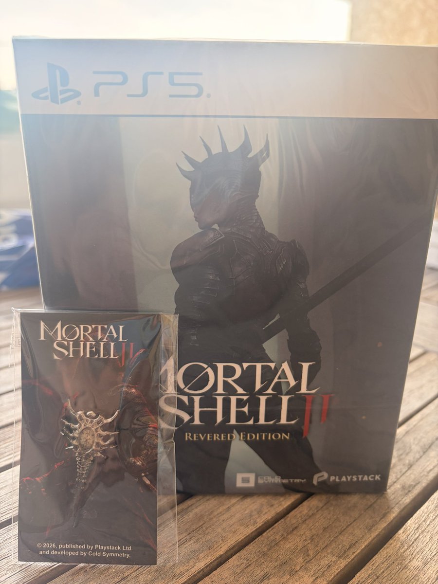 FxGaming_PSI's tweet photo. Reçu mon coffret collector de #mortalshell2 ! 
60€ un bon prix pour un coffret quali pour un jeu qui sent bon le sang 🩸 
Merci à #ColdSymmetry de nous proposer un bel objet pareil. Sur ce, je vais poncer le jeu pour vous proposer une critique chez @PSInsideFr https://t.co/63MIszkWCZ