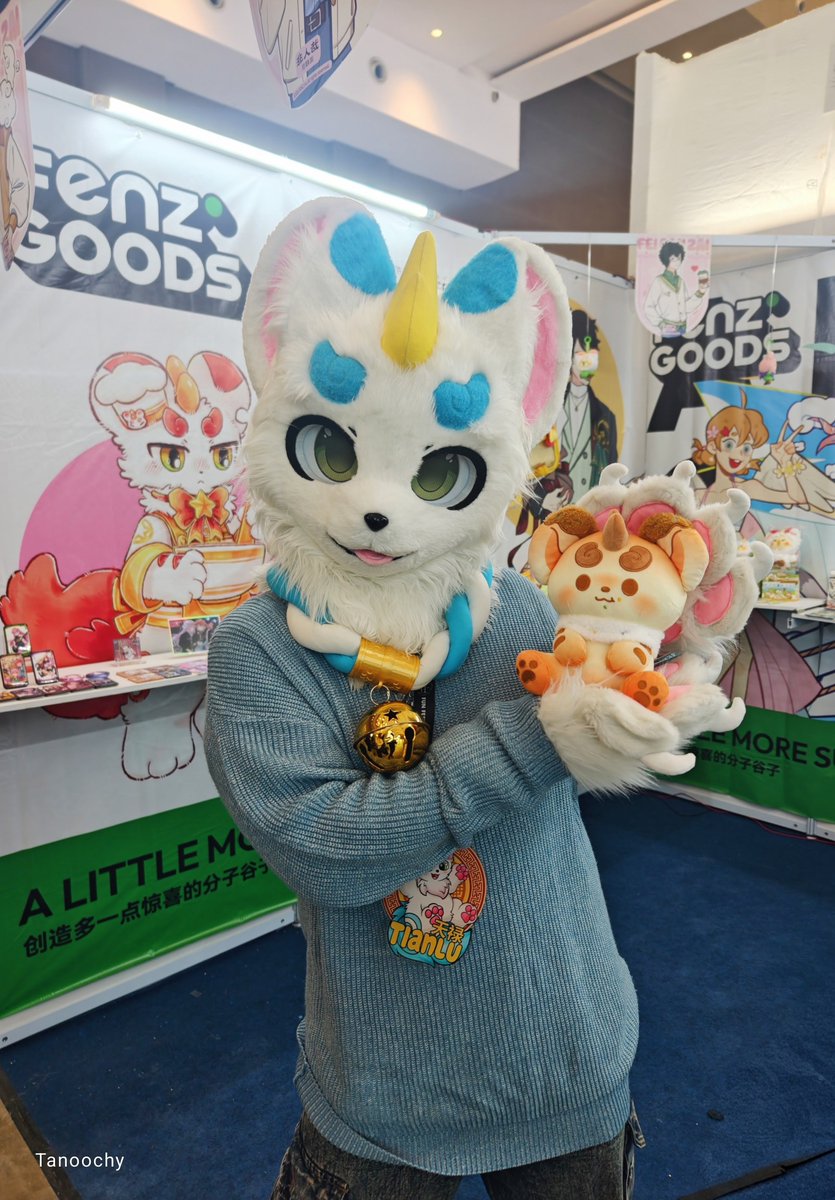 CanvyMamoo's tweet photo. Visited FenzGoods booth today at a local Toys &amp; Goods expo
had a lovely time there taking pictures and chatting with the representatives
they are so kind and even gave us freebies ❤️
And omg we're featured in their official Instagram 😭😭✨✨ 

#有兽焉 #FabulousBeasts https://t.co/i0LLuyw8gX