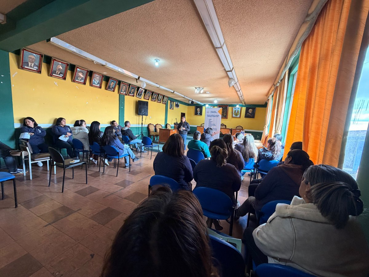 MediacionCJ's tweet photo. 📍 | #MediaciónEnTerritorio

En #Carchi, participamos en un conversatorio de promoción de la mediación con el personal administrativo del GAD Municipal de Espejo, desarrollado en la parroquia El Ángel, con el propósito de dar a conocer la mediación como un método alternativo de solución de conflictos, promover la cultura de paz y fomentar el diálogo como herramienta para la construcción de acuerdos.

Durante la jornada, se brindó información sobre los beneficios de la mediación, destacando que este servicio permite resolver controversias de manera ágil, voluntaria, confidencial y con plena validez legal, evitando procesos judiciales prolongados.

#Mediación #ResuelveConflictos #ConstruyeAcuerdos🤝