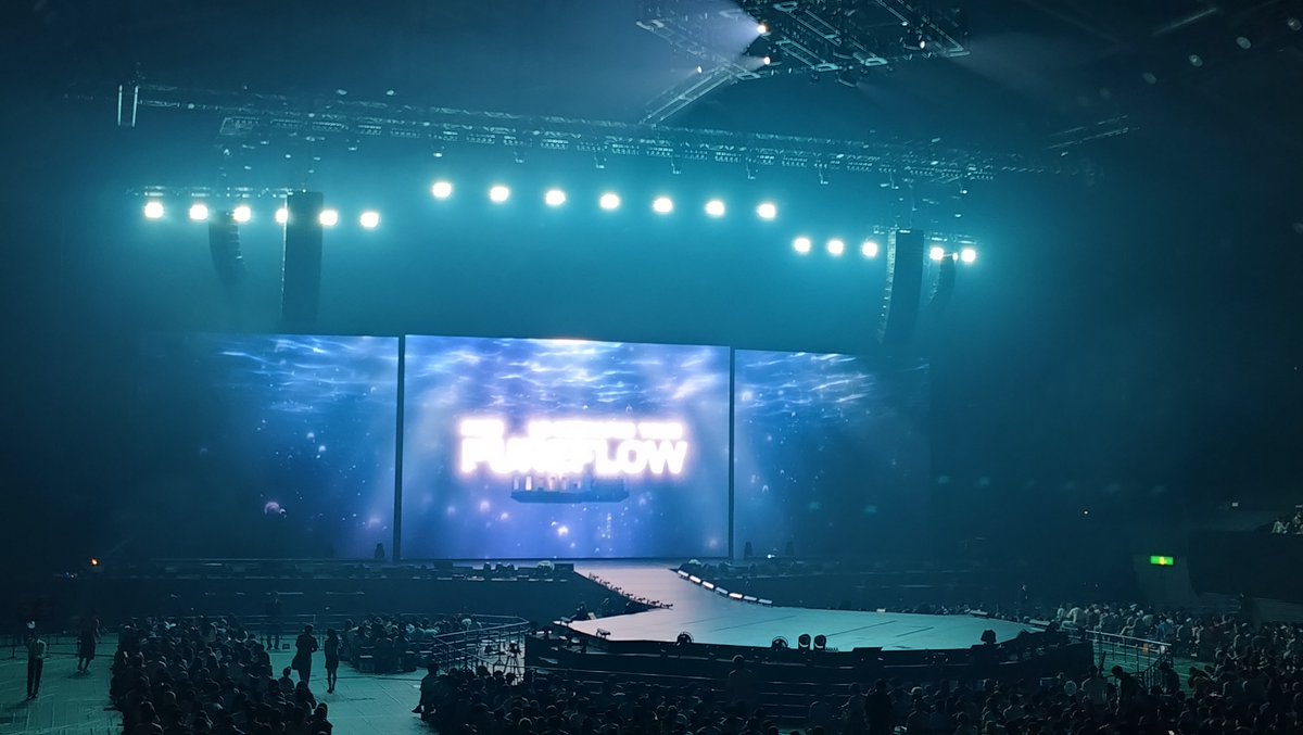 winvariashion1's tweet photo. ルセラフィム　宮城公演
弾丸日帰りで行ってきた〜🍎
まじで美しすぎる５人でした😊
そしてアリーナも見やすくて
最高でした✨ https://t.co/jaKzcKCfDz