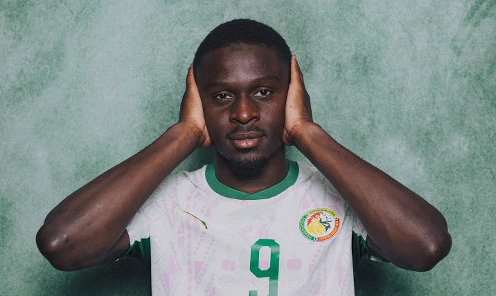 Haf3804's tweet photo. Ragazzi, del mercato non me ne frega un cazzo finché quell’altro sarà alla guida del club. Detto questo, Bamba Dieng è meglio di Icardi e Pinamonti: più mobile e sa attaccare la profondità. Vedrete. #LotitoVattene #Lazio #Icardi #Pinamonti https://t.co/XL6DauOyHX