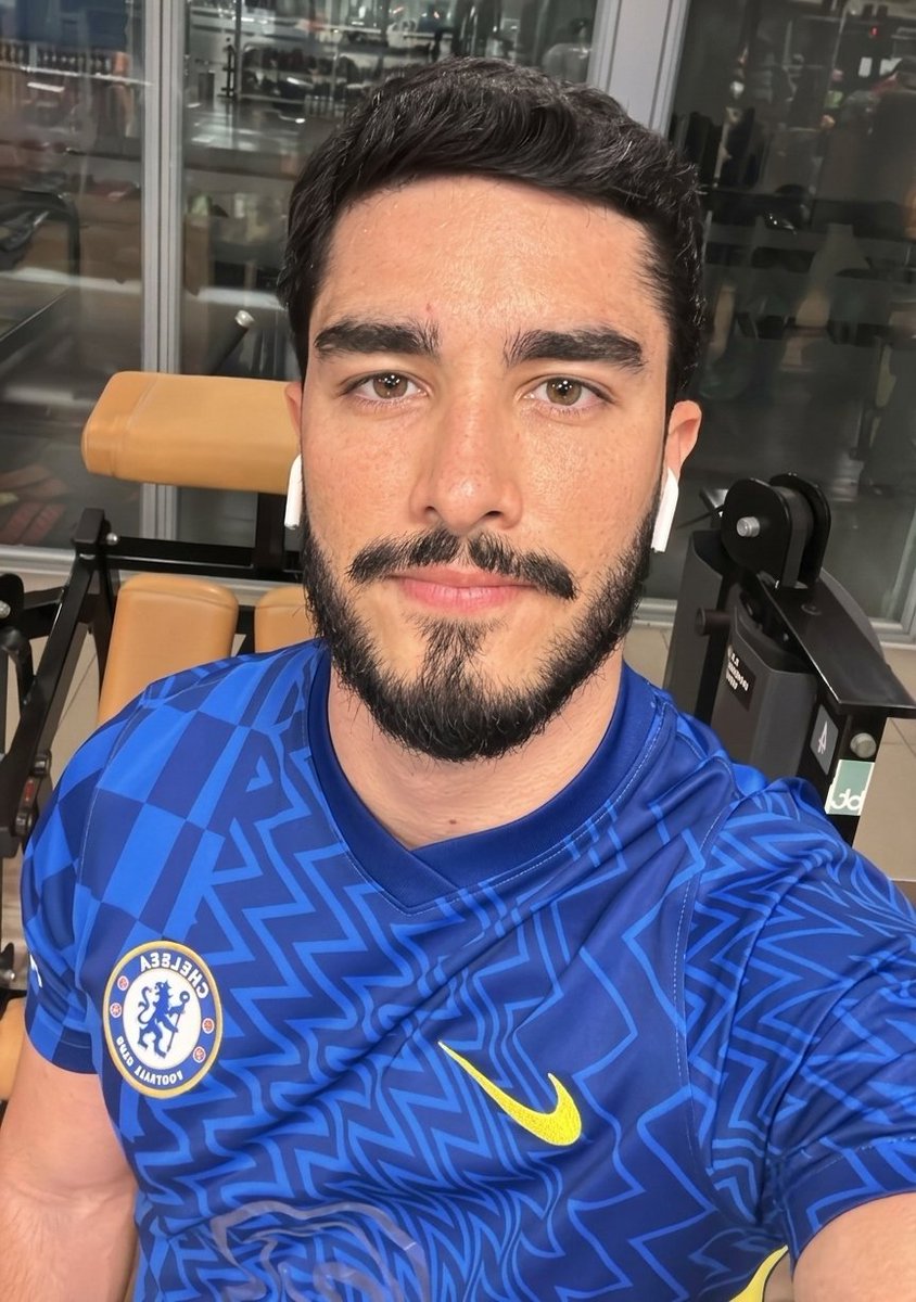 _XMENS_'s tweet photo. Todo mundo concorda que ele é um dos homens mais bonitos do Brasil né?? https://t.co/Z0pv2XlzMC