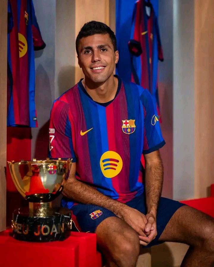 rodrigohv_16's tweet photo. New colour ❤️💙🏆 https://t.co/e4cnHcAHPy