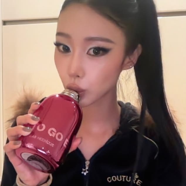 gkvcr's tweet photo. she has like no face fat look how big her eyes look omg... https://t.co/zaahFFzE0n