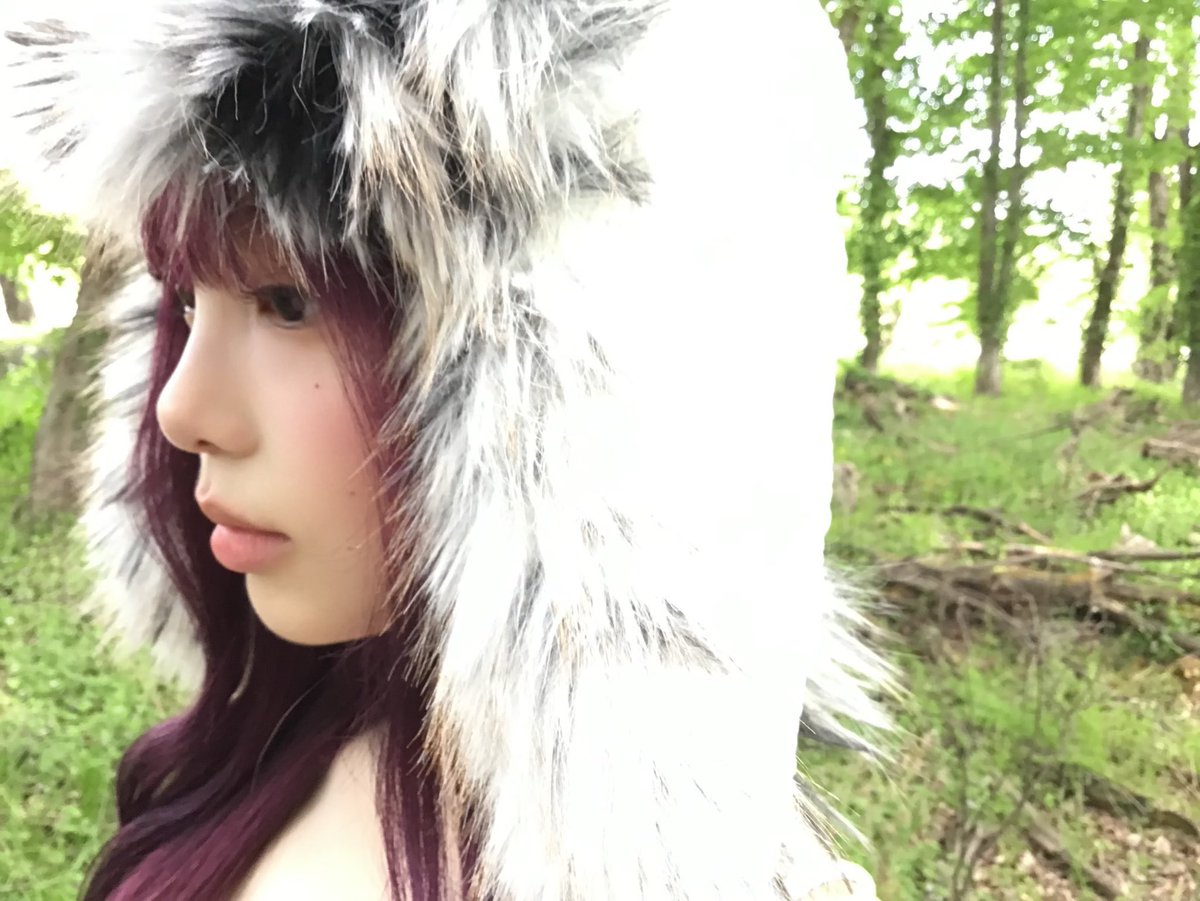 Jeeeongian's tweet photo. 🌳♥️, (i.) #444 magic forest, there are fairies and that’s me. / I hadn’t even entered yet, but the lush trees were already gathering around me. I just looked at you, followed by the still-sweet rays of the sun. “Believe in magic? Maybe just a glance is enough.” this is real. https://t.co/XmYJRy8iZR