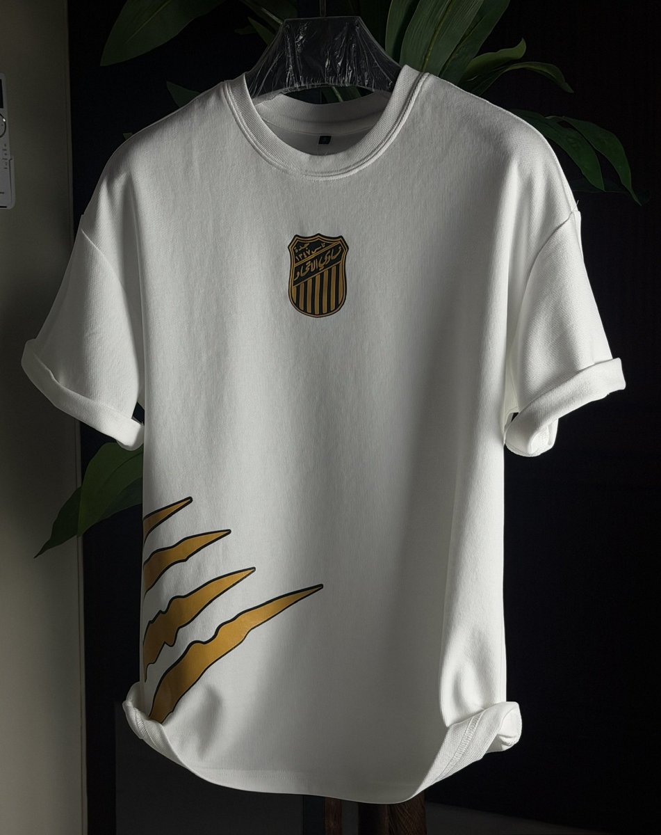 lana_mu90's tweet photo. 🚨— بمناسبة الفوز وتاهل الاتحاد سحب على تيشيرت الاتحاد المتواجد في الصور 💛

شروط المسابقة :

- متابعة @alqtban_15  + @lana_mu90 
- لايك + رتويت للتغريدة 

السحب من الرتويت بعد يومين
فالكم التوفيق🙏🏻 https://t.co/qUtdO89eWv