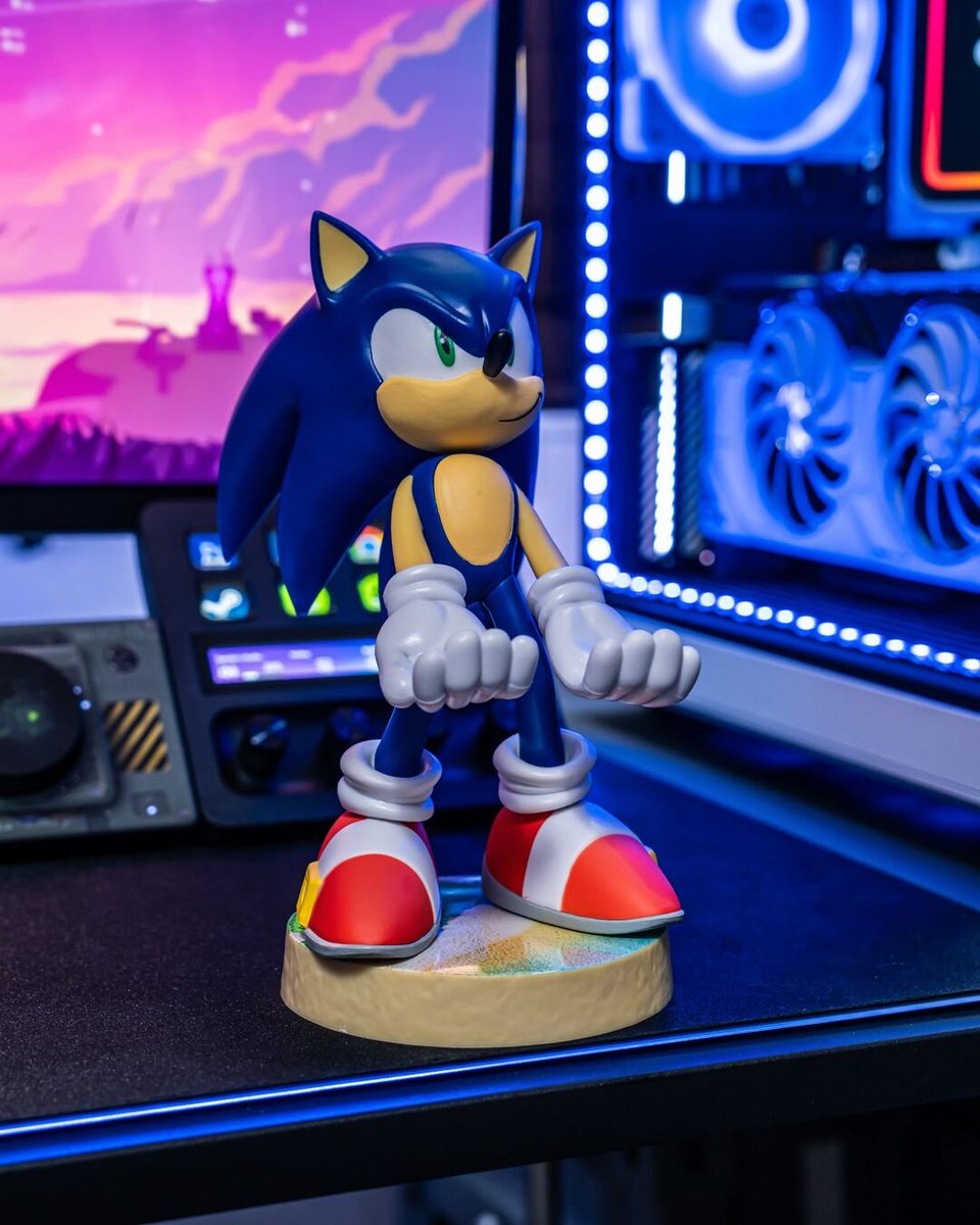 exgpro's tweet photo. 💨 SONIC IS COMING TO FORTNITE! 💨  Yep. The Blue Blur is officially heading to the Island for Fortnite Chapter 7 Season 4: Override. 👀  Sonic. Fortnite. Green Hill. Speed abilities.  Tomorrow is going to be FAST. 💨💨💨  And while Sonic gets ready to make his Fortnite debut, we’ve already got him right here. 🎮  Our Sonic Cable Guy is ready to hold your controller between matches.  Who’s dropping in as Sonic? 👇  

#Fortnite #FortniteChapter7 #FortniteSeason4 #Sonic #SonicTheHedgehog #FortniteSonic #FortniteCommunity #FortniteFans #Gaming #EXGPro