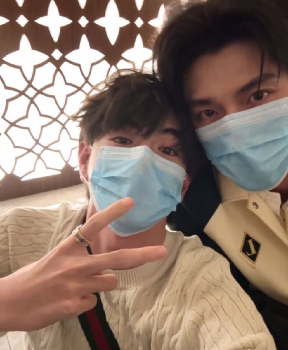 RoanSymphony's tweet photo. Will not be surprise if they do secret  marriage soon.. 

#政瞳 #AyLio https://t.co/i8yLAcvApd