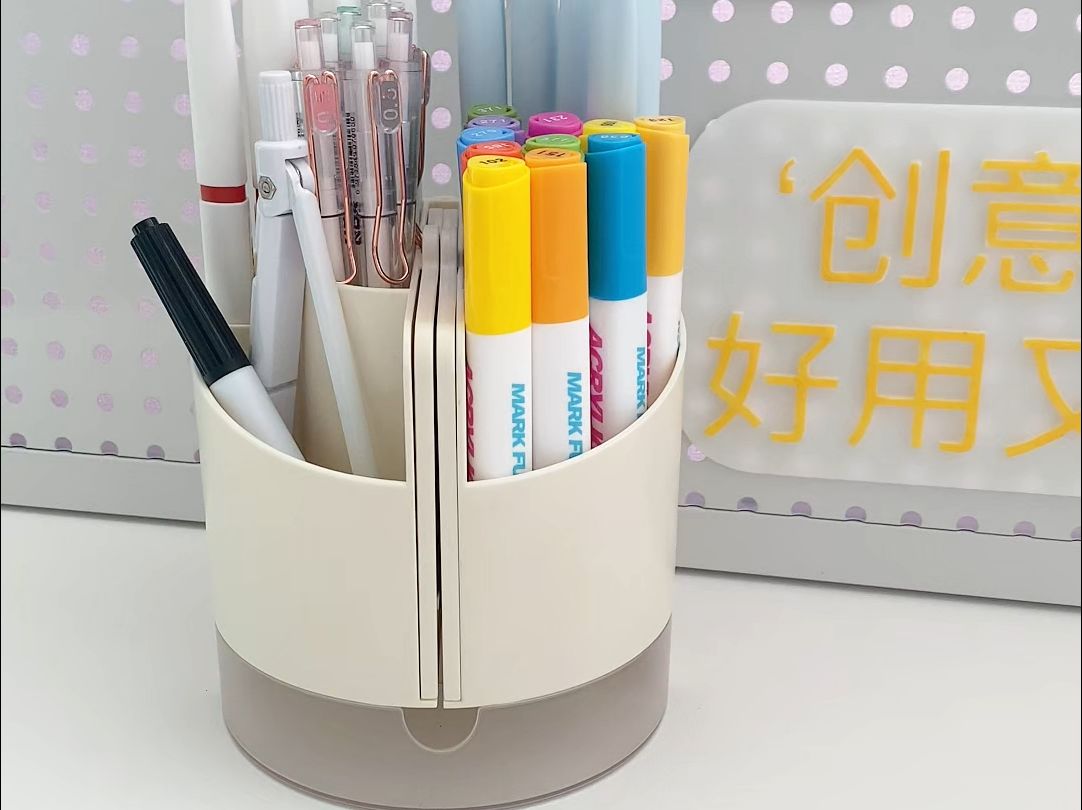 JeffreyHay27004's tweet photo. Turned old mason jars into stylish desk organizers with some paint and a hot glue gun!  Super easy DIY that cuts down on clutter and saves money. #DIYHome #Upcycle， https://t.co/ZZ9ZkrRd3t