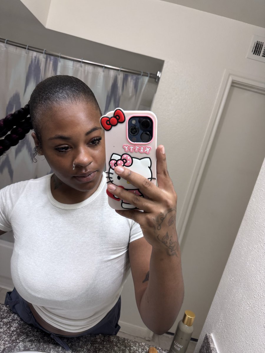 Msmyamacc's tweet photo. I love me a good mirror flick 📸 thangya 🤍 if viewing follow me @Msmyamacc https://t.co/mc1RMGi45k