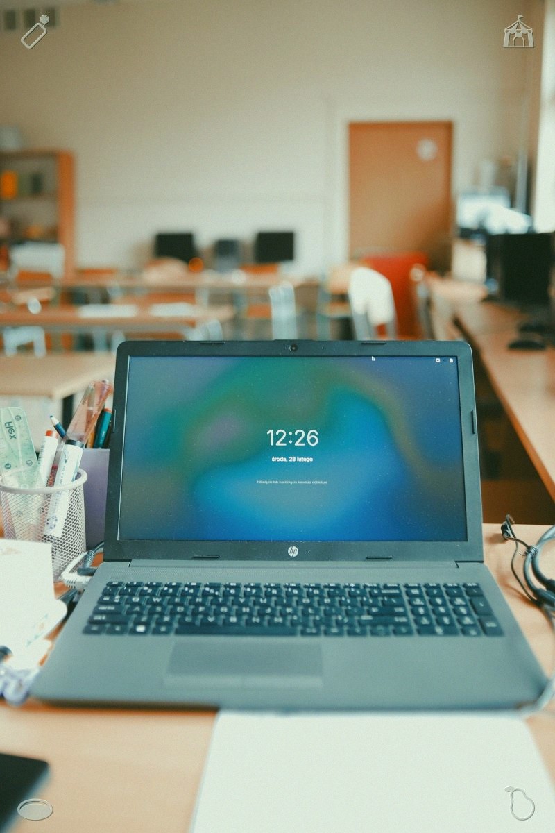 man_like_deco's tweet photo. Shut the laptop for 20 mins and letting my eyes chill out. You good at taking breaks from work? https://t.co/uYomiT1c9J