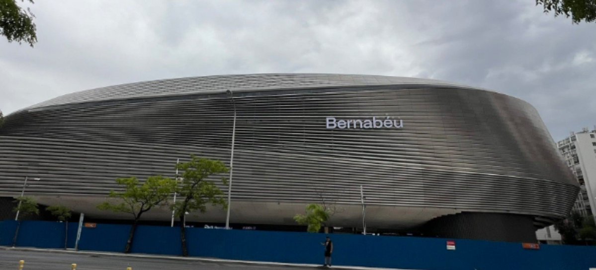 movimientoambar's tweet photo. El presidente del @realmadrid prometió hacer caso a las cuestiones sociales, el nombre del estadio, el himno del club, la disponibilidad de abono y juntar familiares,... al parecer han quedado en el olvido.
Promesas?
Realidad y nombre del estadio en el proyecto.
Eso es mentir? https://t.co/ZH5FJ7wqHk