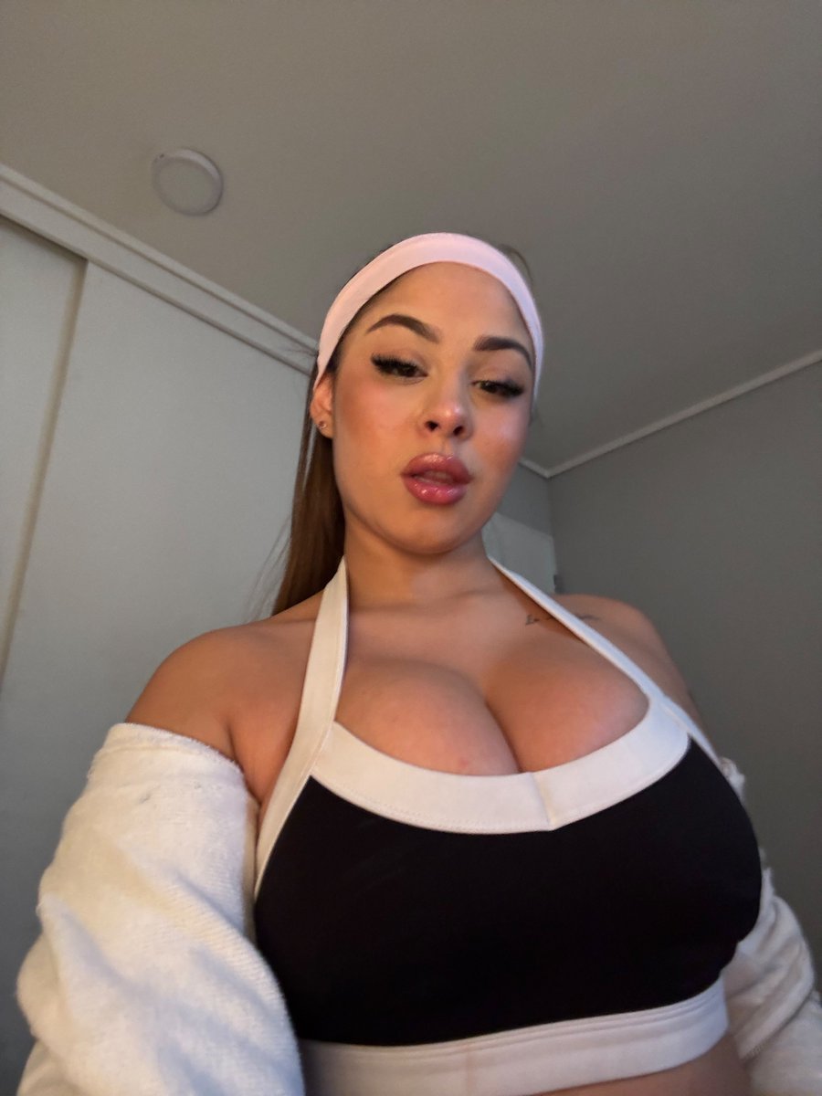 Triniof12's tweet photo. Que es lo primero que se te viene a la mente? 🔥 https://t.co/F5XbToFefz