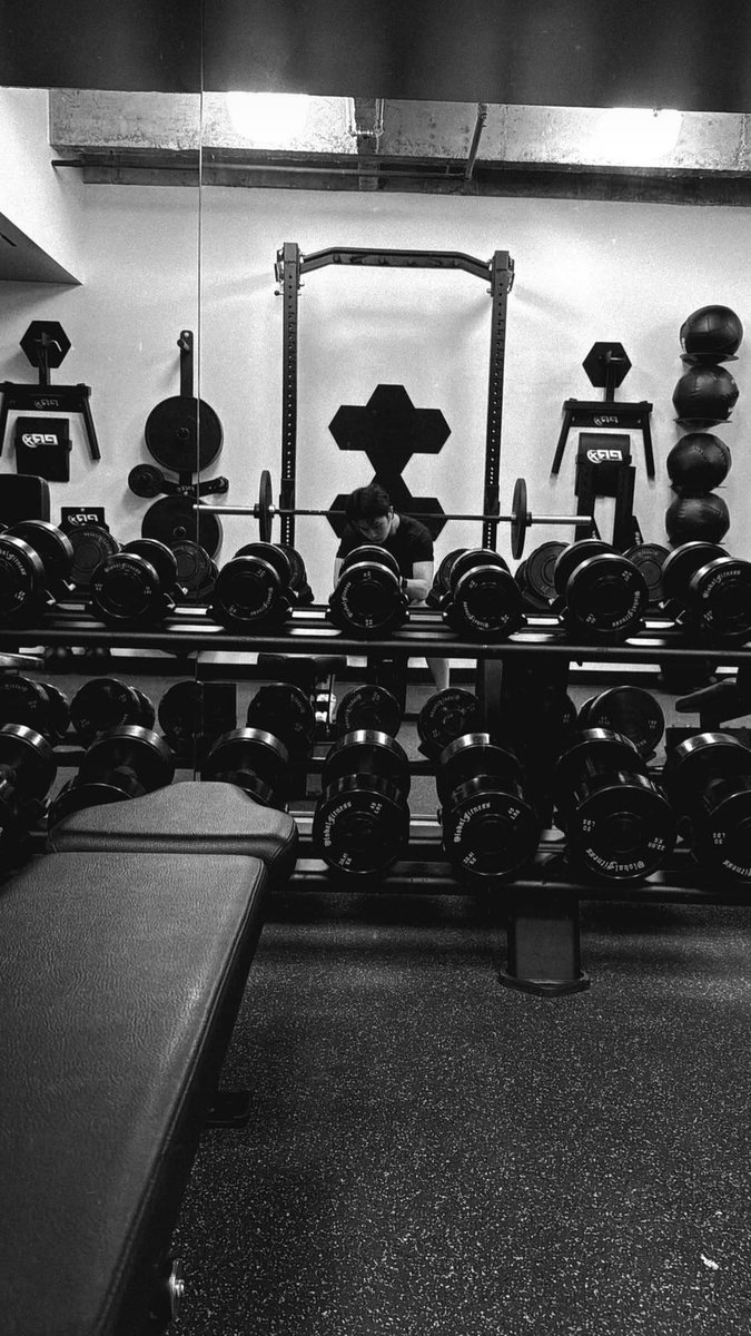 pagesfor1419's tweet photo. A #WilliamEst Gym Bros Au 🔞

Oneshot

William switches gym and catches Est’s eye. After a few glances, and  “accidental” spotting sessions, Est decides to test his theory—until he loses a certain remote and William finds it. 

⚠️ Check Tags ⚠️

🔗: https://t.co/vxkS8j6JiG https://t.co/v5QUHdg2b3