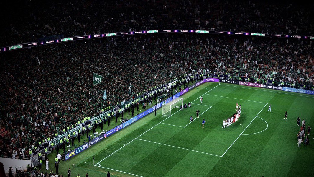 1432nayif's tweet photo. 🟢🏟️✊🏻
ما اتمنى في اول مباراة على ملعبنا اننا نستقبل لاعبينا الي عندهم شغف وروح ومحبة لرؤية جمهور الاهلي بمدرجات اكثر من نصفها خاوية خصوصاً انها قبل مباراة مهمة في بطولة القارات

ما اشك في وعي جمهور الاهلي في الحفاظ على معنويات عالية للاعبين 💚

#السبت_موعدنا_لتلبيه_مطالبنا https://t.co/rgXyIlKQAo