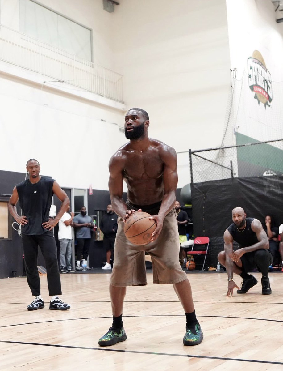 Sixerdaily's tweet photo. Tyrese Maxey, LeBron James, and Jaylen Brown in the gym 👀🔥 https://t.co/bodRYhLARl