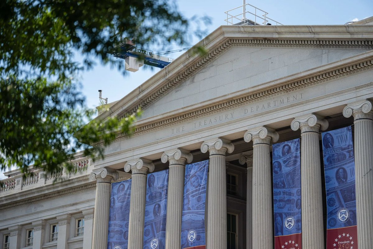 leshka_eth's tweet photo. 🚨 🇺🇸 THE U.S. TREASURY JUST ADMITTED THE ECONOMY IS COLLAPSING

Today the Treasury DOUBLED its buybacks of long-dated debt.

From $2 billion to at least $4 billion per operation, starting September 9.

Read that again. America is buying back its own bonds because nobody else wants.

The 30-year hit 5.337% on Tuesday. Highest since 2007.

This is NOT the Fed who did that. Warsh refuses to lower rates like Trump wants him to because it's a long-term crime against your own people.

He is still fighting inflation and he is not coming to save the bubble.

So the Treasury is doing it. But it's not a QE, they fund every single buyback by issuing MORE debt.

They are not fixing the core problem. Bessent is refinancing it onto a shorter fuse.

The same thing already happened to Japan. Washington and Tokyo burned $10 BILLION defending the yen. TEN BILLION DOLLARS lasted only for 2 weeks.

The yen intervention was never for Japan. It was about saving US.

Japan holds the Treasuries. If the yen breaks, Japan sells. That is the only reason Washington ever cared.

And China is already done selling. Their Treasury holdings just hit an 18-YEAR LOW while they been buying gold non-stop for 3 years.

K-shaped economy at its peak

99% of the population still has no idea how fucked this is.