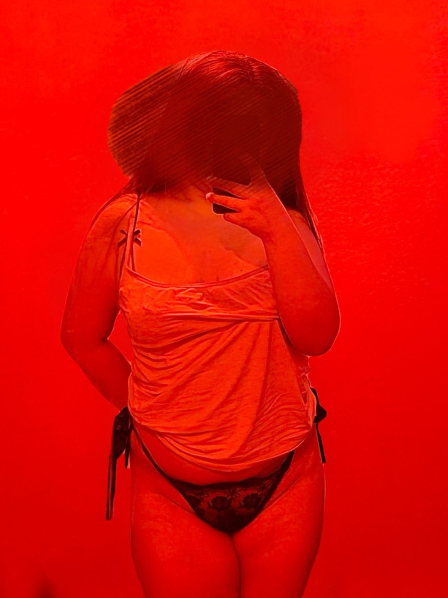 rosepetalbani's tweet photo. wanna see more in red lights... https://t.co/OyTVrtlWxQ
