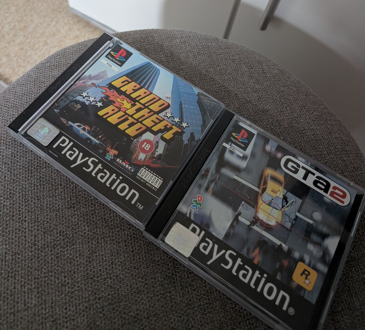 mrpyo1's tweet photo. I wonder how many people actually played GTA 1 AND 2 https://t.co/vCRCRGRO4q