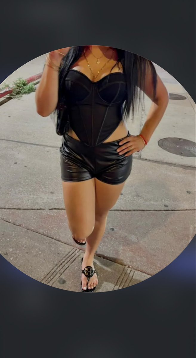 xyy2j59vy4's tweet photo. Her pussy has to be pink😍😍😍 #slut #candid #creepshot #nsfw #teen #hs #latina #baddie https://t.co/aBsIhNYGS7
